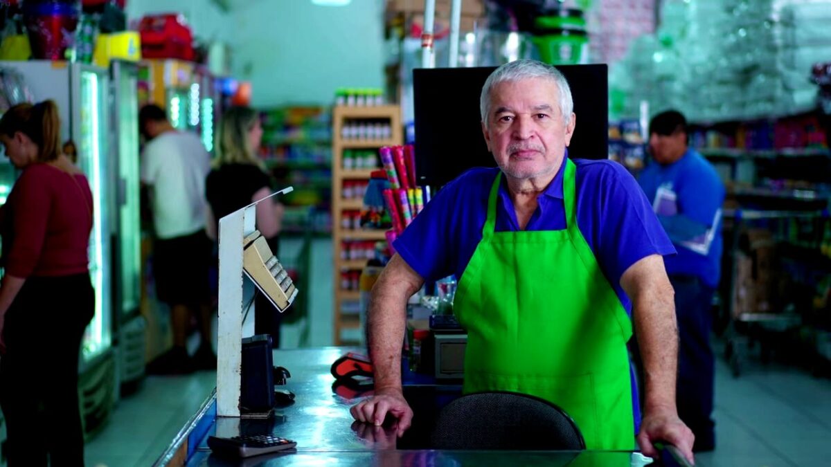 pilzarredo-cassiere-a-88-anni-questo-ex-militare-vedovo-riceve-donazioni-grazie-a-un-video-tiktok-di