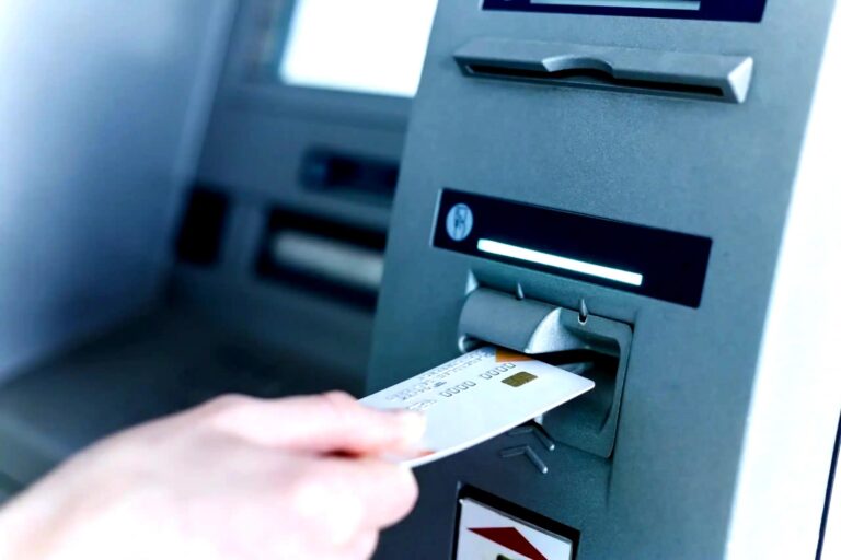 pilzarredo-gli-esperti-raccomandano-di-aggiungere-un-adesivo-sulla-vostra-carta-di-credito